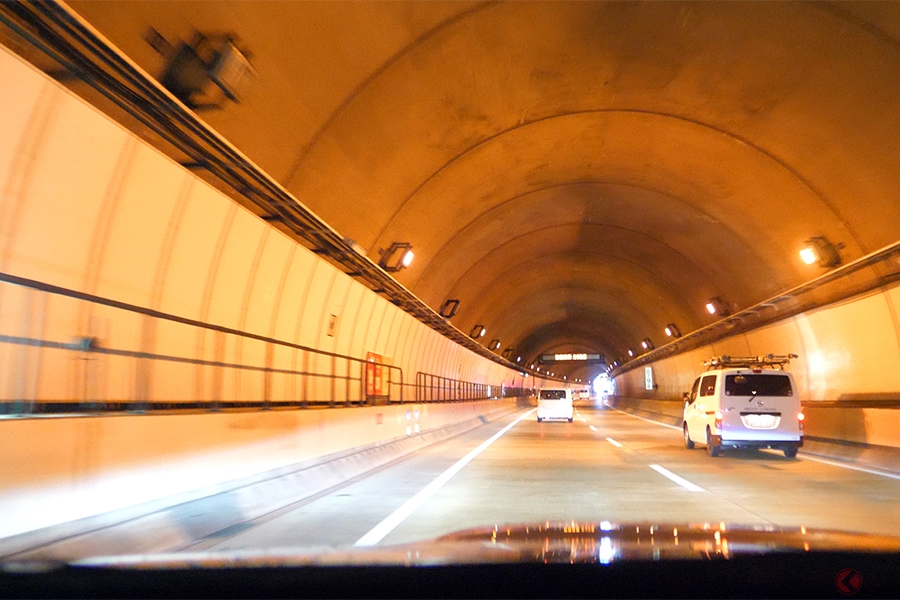 移動式オービス速度取締を高速道路のトンネル内で初の実施　探知機でも察知できず