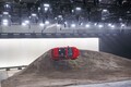 ジャガーの小型SUV「E-PACE」が世界初公開！　ロングジャンプのギネス世界記録を樹立