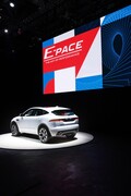 ジャガーの小型SUV「E-PACE」が世界初公開！　ロングジャンプのギネス世界記録を樹立