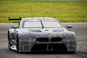BMW M8のレース版M8 GTEを披露　2018年にルマン参戦