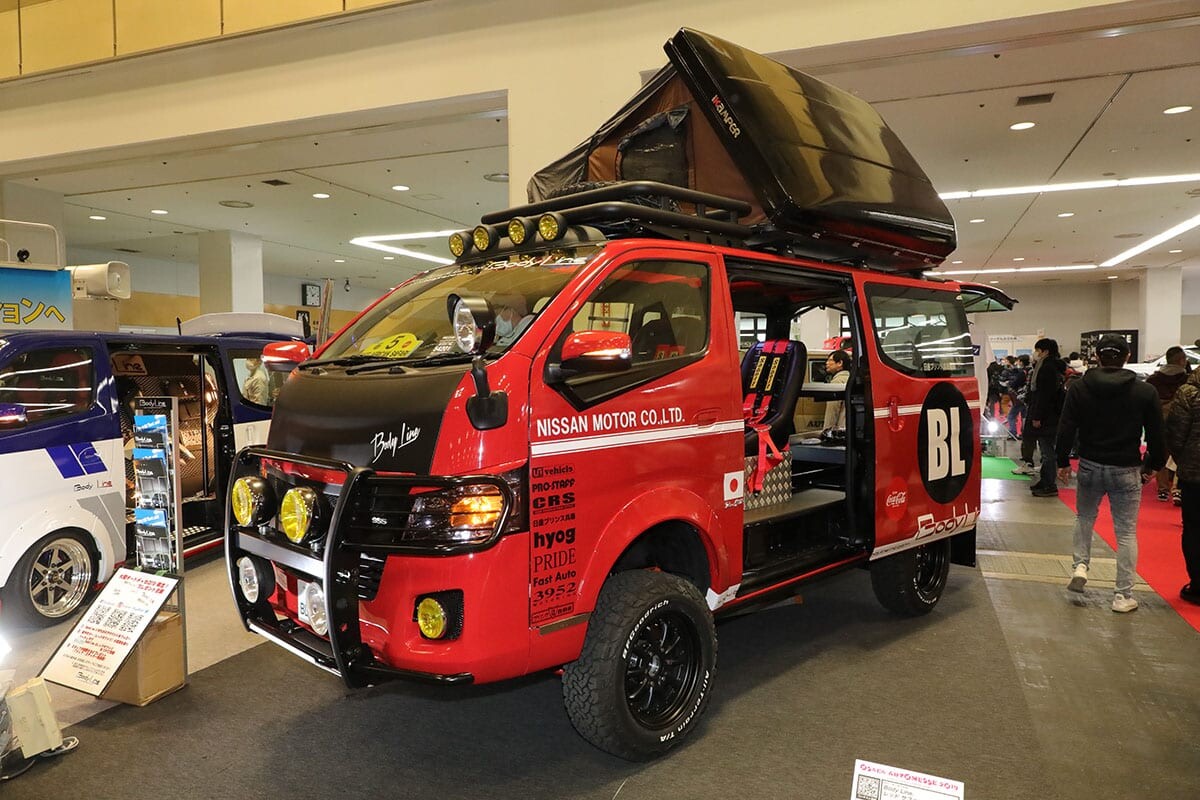 NV350キャラバンを6インチUP！ 往年のサファリラリー車を彷彿と