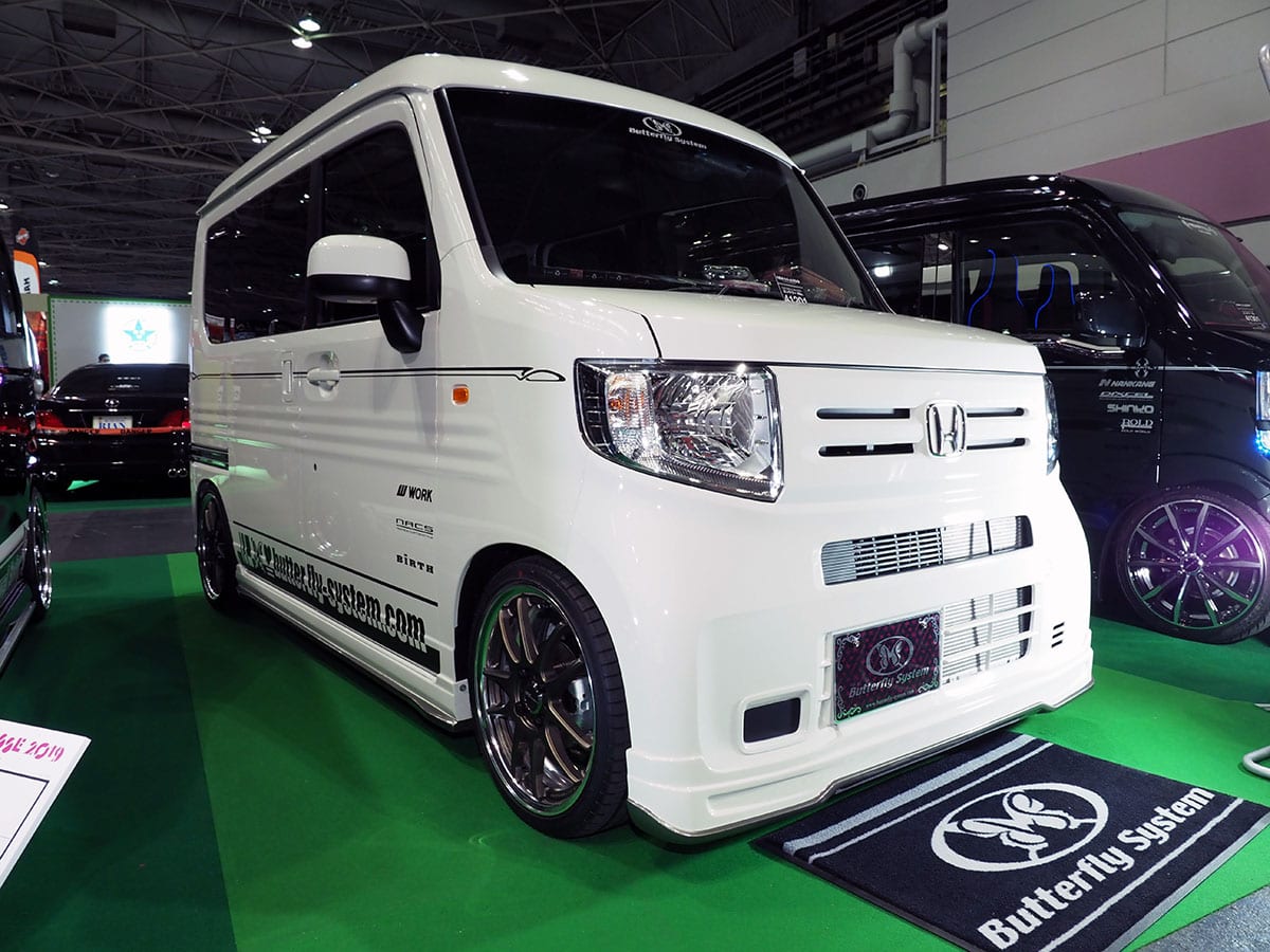 商用車だってカスタムする バタフライシステムから待望のホンダn Van用ハーフエアロが登場 大阪オートメッセ19現地取材 スタイルワゴン ドレスアップナビ 自動車情報サイト 新車 中古車 Carview