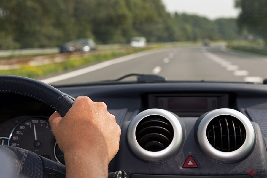 エアコンを多用する冬場のドライブ時はドライアイに注意　視力低下により安全運転に支障をきたす可能性も