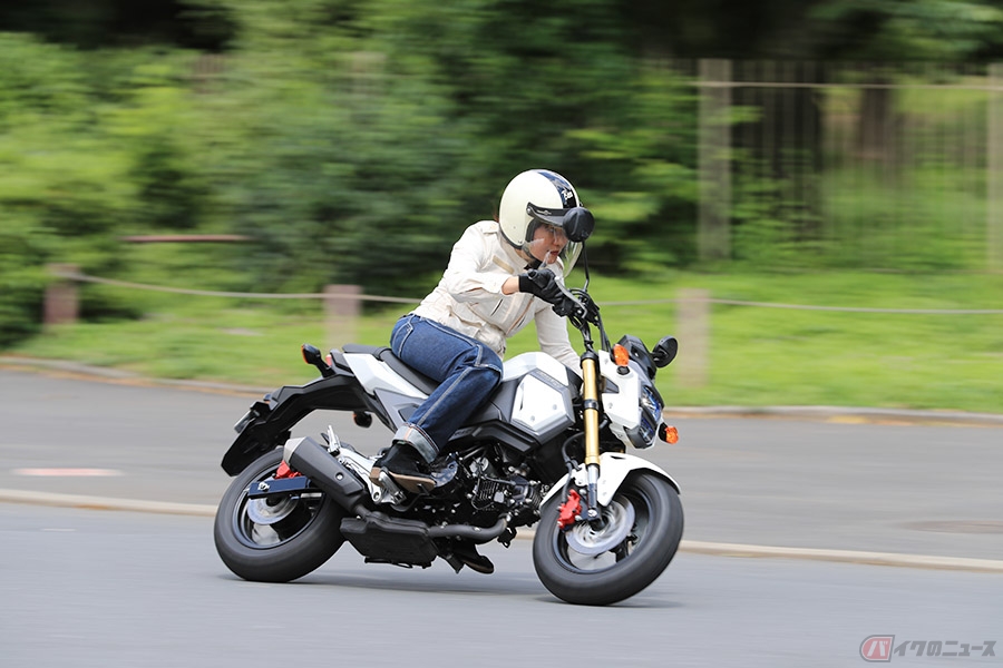 原付二種ネイキッドスポーツ カワサキ Z125 Pro とホンダ グロム を女性ライダーが比べてみました バイクのニュース 自動車情報サイト 新車 中古車 Carview