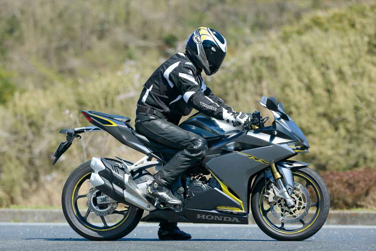 250ccスポーツバイク比較検証 Ninja Zx 25r Cbr250rr Yzf R25 Ninja250 Gsx250r 装備 メーター 足つき性編 Webオートバイ 自動車情報サイト 新車 中古車 Carview