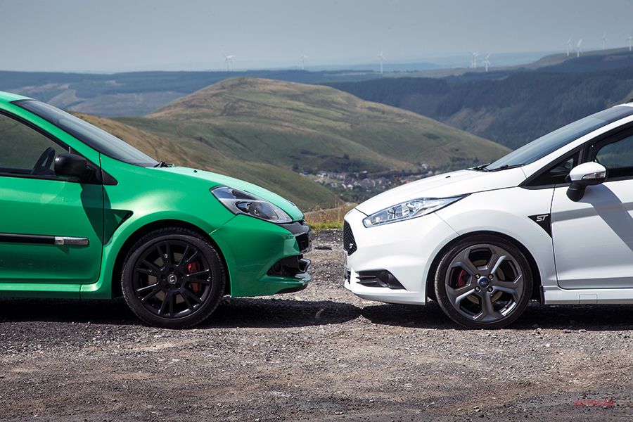 ホットハッチ一本勝負 ルノー クリオrs0カップ Vs フォード フィエスタst Autocar Japan 自動車情報サイト 新車 中古車 Carview