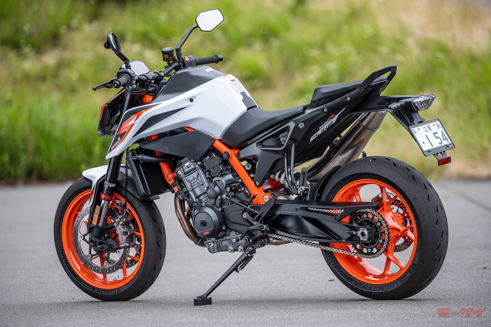 試乗レポート Ktm 0デュークr ネイキッドでありながら サーキットではスーパースポーツ的な走りも可能 モーサイ 自動車情報サイト 新車 中古車 Carview