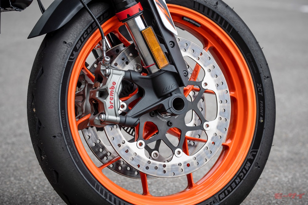 試乗レポート Ktm 0デュークr ネイキッドでありながら サーキットではスーパースポーツ的な走りも可能 モーサイ 自動車情報サイト 新車 中古車 Carview