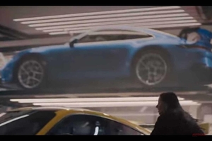 【3月ジュネーブ発表か】次期ポルシェ911 GT3　スタイリングが明らかに　スーパーボウルの広告で