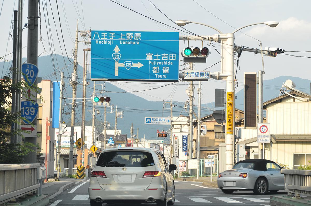 交差点での右左折 停止線がない場合はどの位置にクルマを止めるのが正解 Web Cartop 自動車情報サイト 新車 中古車 Carview