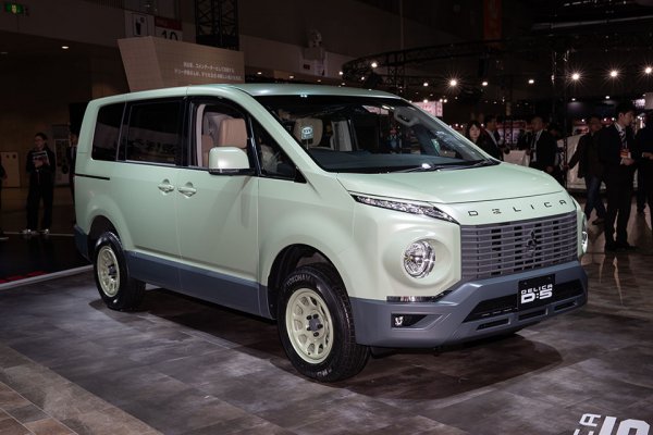 ついに納車 デリカd 5テリー伊藤仕様その名も Eyeキュート 街へ出る ベストカーweb 自動車情報サイト 新車 中古車 Carview
