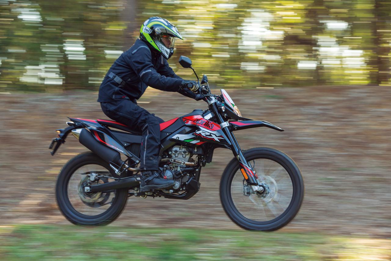 アプリリア Rx125 年 解説 インプレッション 原付二種で本格的なオフロード走行を楽しめる希少なバイク Webオートバイ 自動車情報サイト 新車 中古車 Carview