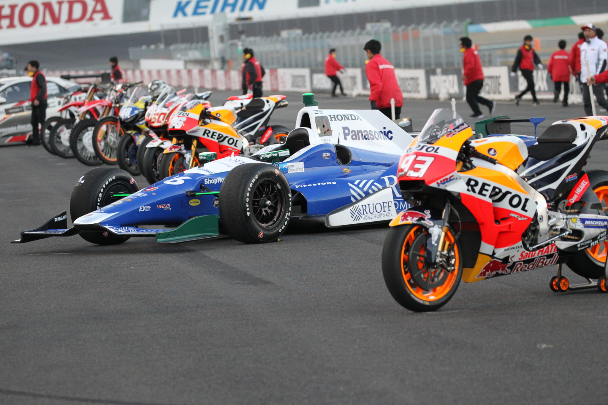 クルマとバイクはどっちが速い F1エンジン開発経験者の出した答えとは Auto Messe Web 自動車情報サイト 新車 中古車 Carview