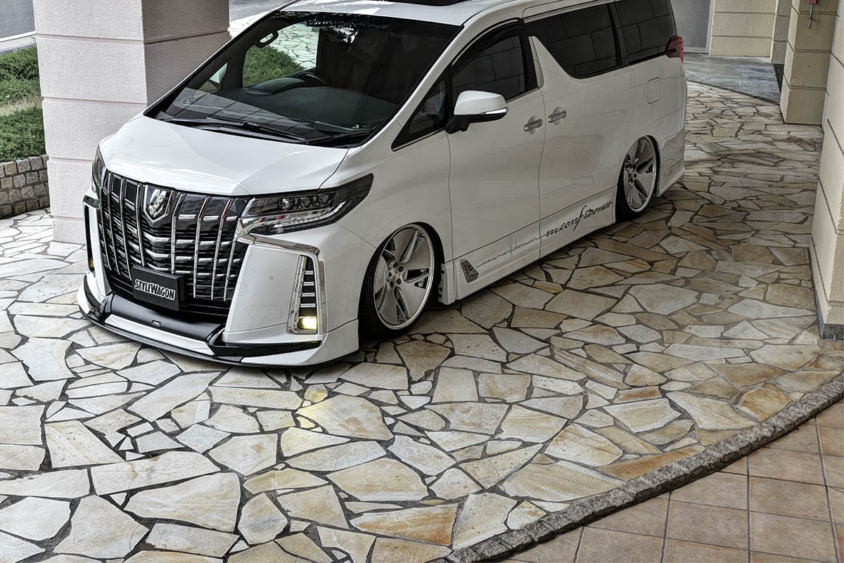 人気のtrdエアロに後付けリップをプラス 30系アルファードの最新カスタム ダブルリップ とは スタイルワゴン ドレスアップナビ の写真 自動車情報サイト 新車 中古車 Carview