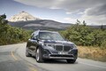 新型『BMW X7』誕生。4輪エアサス採用、最大7人乗りの最上級ラグジュアリーSAV