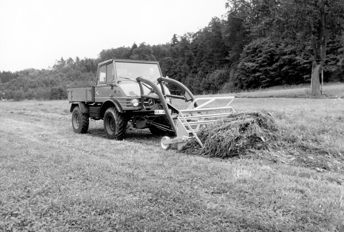 世界の名車 登坂性能45度 線路まで走れるメルセデス ベンツ ウニモグ とは Web Cartop 自動車情報サイト 新車 中古車 Carview