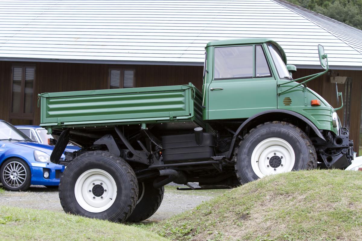 世界の名車 登坂性能45度 線路まで走れるメルセデス ベンツ ウニモグ とは Web Cartop 自動車情報サイト 新車 中古車 Carview