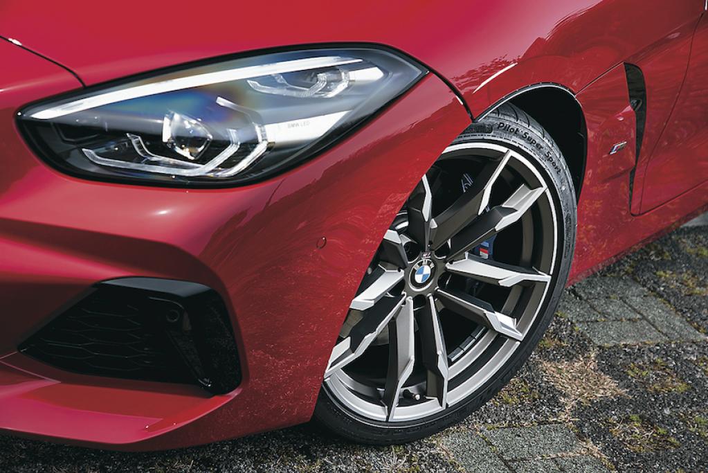 〈BMW Z4〉風になる歓びに浸れる最新BMW製ピュアスポーツ【ひと目でわかる最新スポーツカーの魅力】