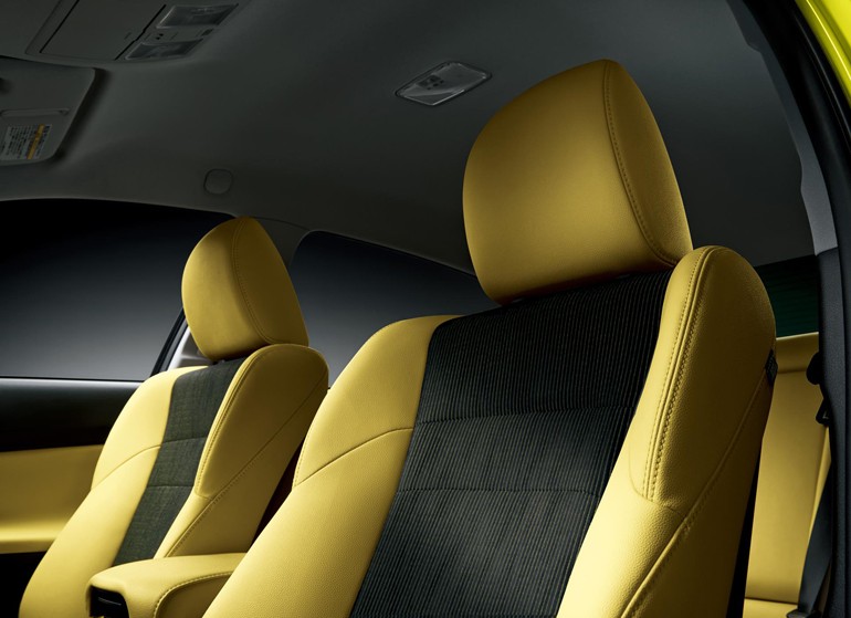 トヨタ、黄色いマークXを発売