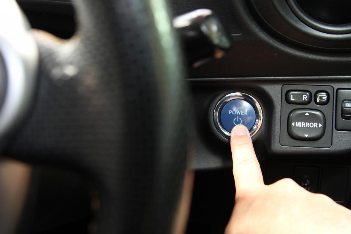 ハザードやスモールの消し忘れは何時間でバッテリーが上がる Web Cartop 自動車情報サイト 新車 中古車 Carview