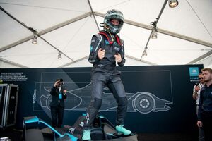 【ブログ】F1王者ロズベルグも新車デモランに興奮隠せず／ふとりカメラマンのフォーミュラEベルリンE-Prixルポ