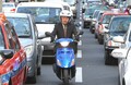 バイクで「すり抜け」は違反？ 白バイ警官等に質問し、道交法を徹底調査してみた。【追越し・追抜き】