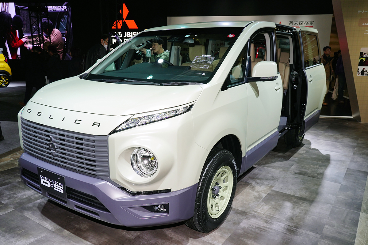 テリー伊藤氏 プロデュース デリカd ５の丸型ヘッドライト仕様を初公開 東京オートサロン Auto Messe Web 自動車情報サイト 新車 中古車 Carview