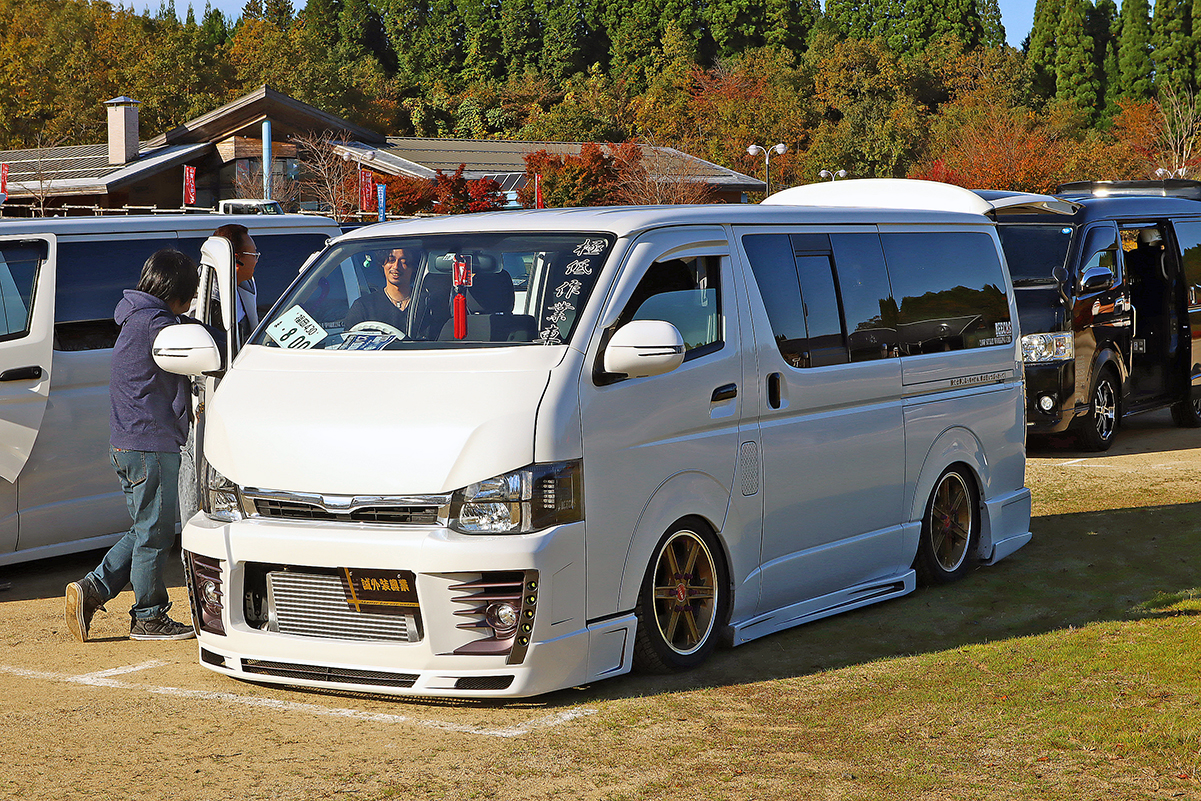 ハイエーススタイルミーティング In 九州 60台以上のカスタム車が秋の熊本を彩る Auto Messe Web 自動車情報サイト 新車 中古車 Carview