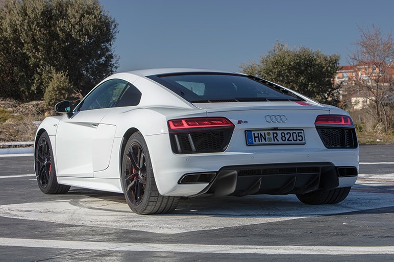 Audi r8 задний бампер