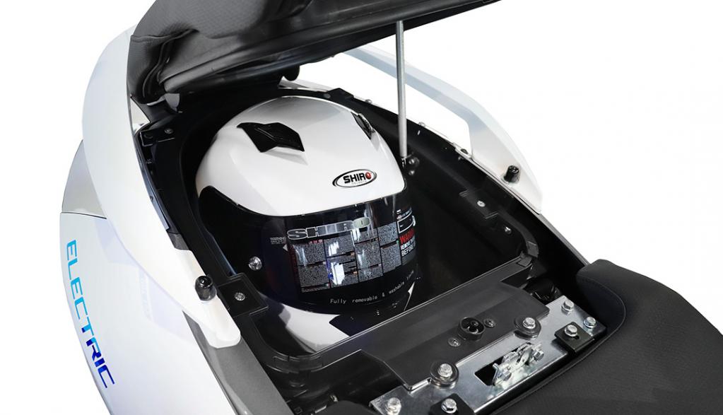 【最長航続距離270km】アディバの250ccクラスの電動スクーター「VX-1」が国内発売に！