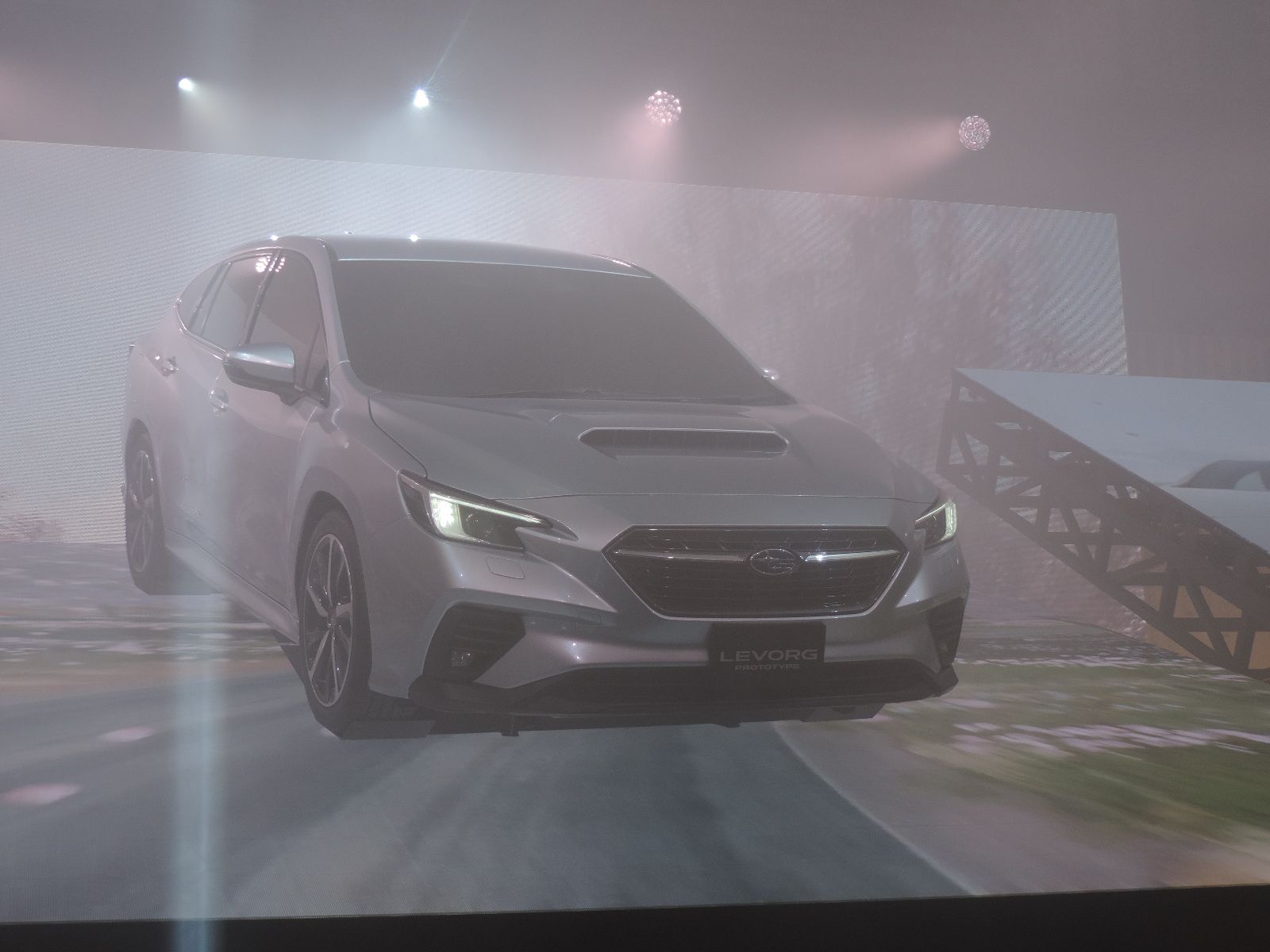スバル 2020年後半に市販予定の新型 レヴォーグ プロトタイプを公開 手放し運転を実用化 日刊自動車新聞 自動車情報サイト 新車 中古車 Carview