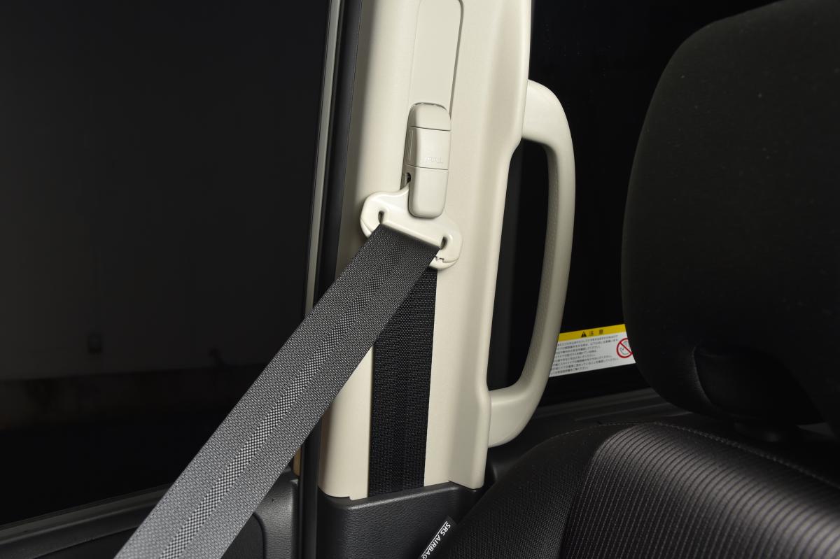 かなり汚れているのにほとんどの人が放置 シートベルトの掃除方法とは Web Cartop 自動車情報サイト 新車 中古車 Carview
