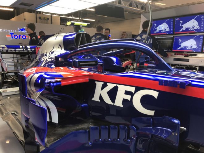 トロロッソ・ホンダ、F1アメリカGPでケンタッキーフライドチキンとスポンサー契約。「KFC」のロゴ入りマシンの写真を公開