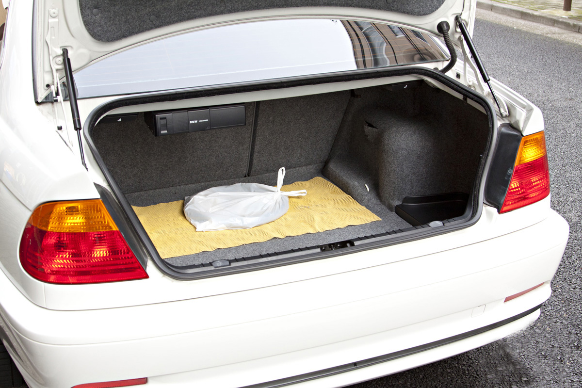 搭載位置と100均のアレで対策 トランク内で荷物を動かさないようにする工夫とは Web Cartop 自動車情報サイト 新車 中古車 Carview
