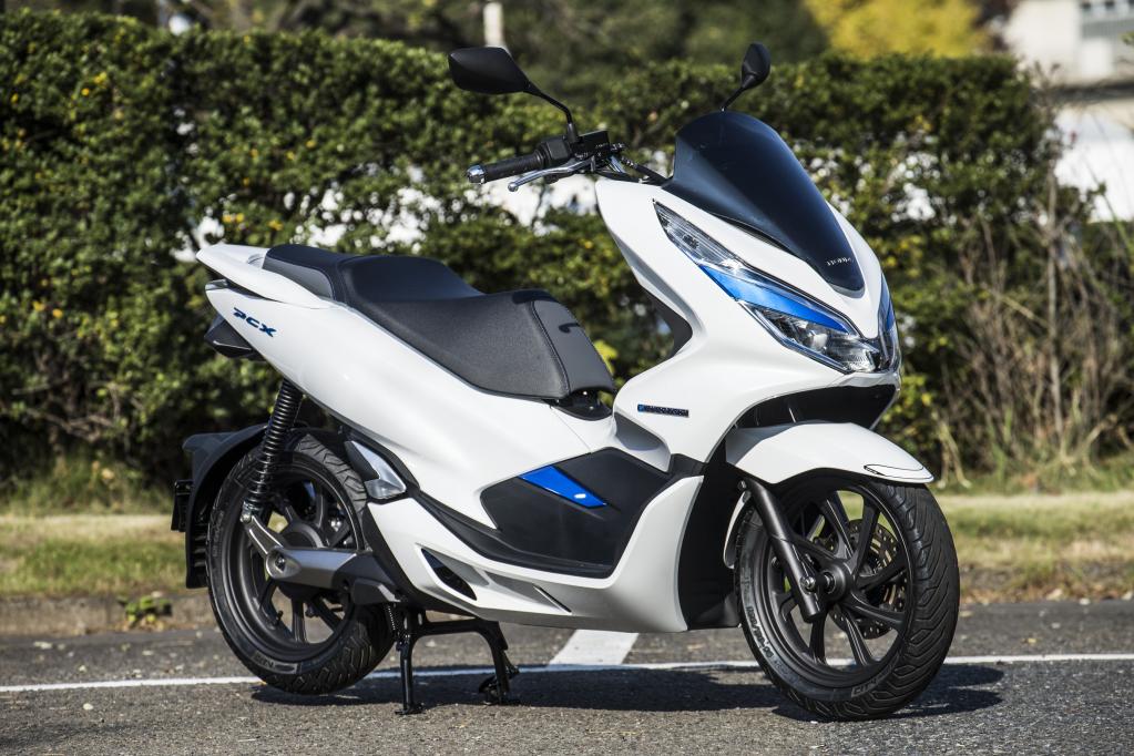 最高速は60km H強 Pcxエレクトリックで 電動の時代を肌で感じた ホンダ試乗レポ Motorfan 自動車情報サイト 新車 中古車 Carview