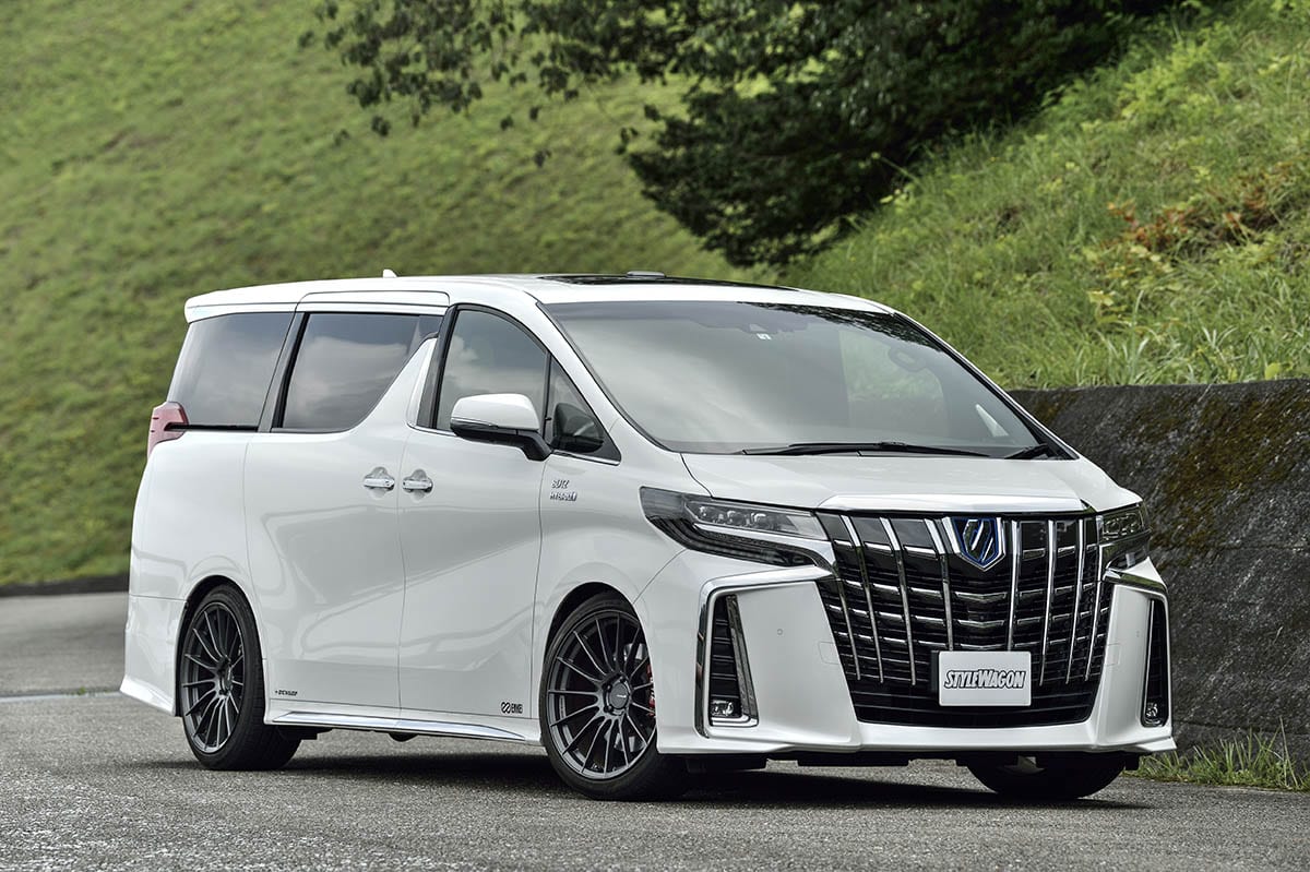 ミニバンってチューニングするの 連載 最終回 ブリッツのデモカーでチェック Na車代表 30系アルファードハイブリッド スタイルワゴン ドレスアップナビ 自動車情報サイト 新車 中古車 Carview