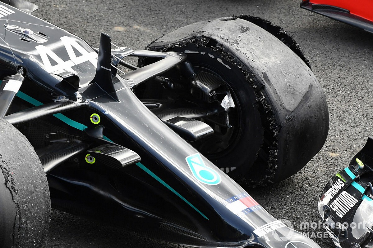 F1イギリスgp最終ラップでパンクのハミルトン 原因はコース上の破片 僕のタイヤ管理は完璧だったのに Motorsport Com 日本版 自動車情報サイト 新車 中古車 Carview