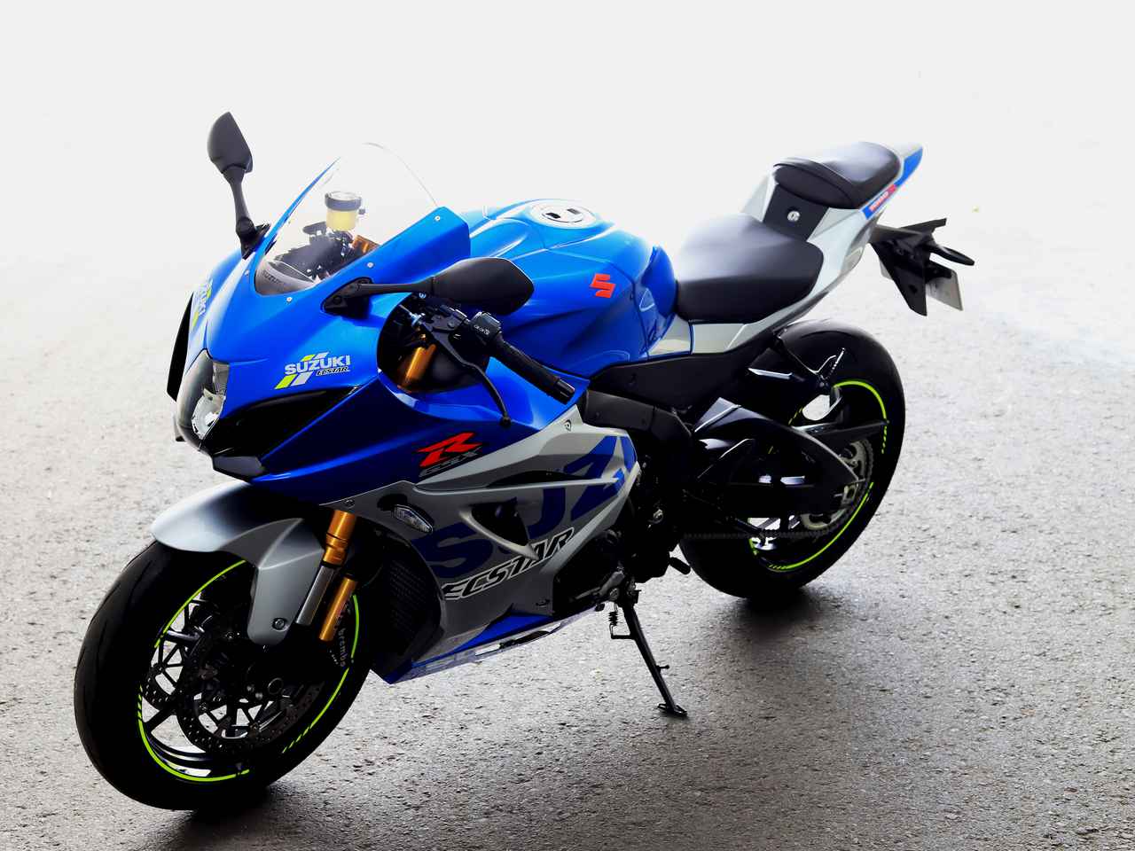 解説編 スズキでいちばん高級 最強 スーパースポーツ Gsx R1000r ってどんなバイク Suzuki Gsx R1000r 試乗インプレ まとめ Webオートバイ 自動車情報サイト 新車 中古車 Carview