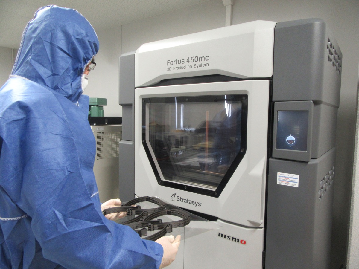 Nismoが医療用フェイスシールドのフレームを製作し 医療現場を支援 パーツ製作に使う3dプリンターを活用 Driver Web 自動車情報サイト 新車 中古車 Carview