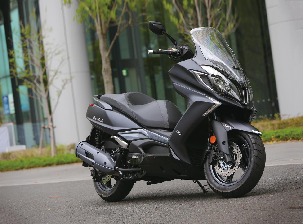 迫力ボディにゆとりの走り 快適125スクーター登場 Kymco Downtown125i Abs 試乗インプレ Webオートバイ 自動車情報サイト 新車 中古車 Carview