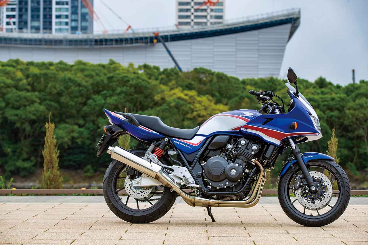 ホンダcb400sf Sbの歴史と乗り味をカンタン解説 これが日本が世界に誇る400ccバイクだ Webオートバイ 自動車情報サイト 新車 中古車 Carview