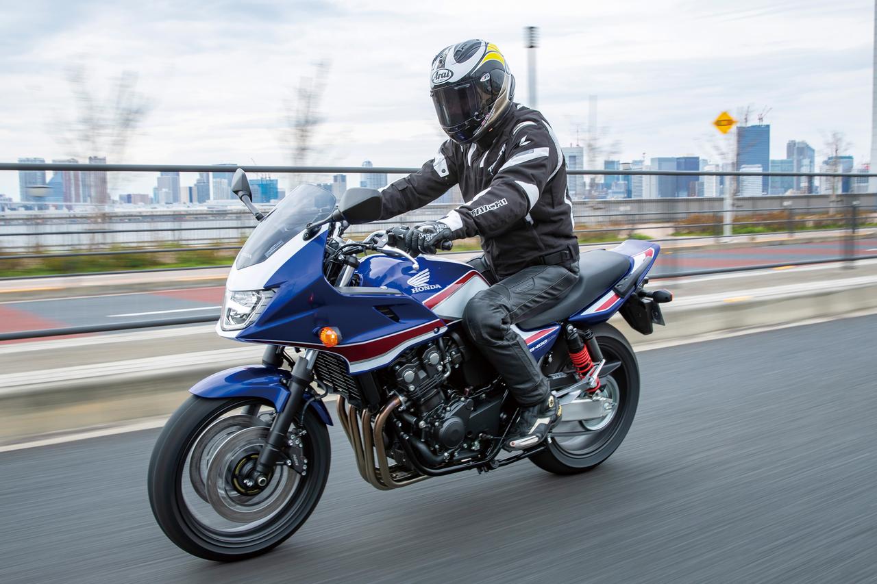 ホンダcb400sf Sbの歴史と乗り味をカンタン解説 これが日本が世界に誇る400ccバイクだ Webオートバイ 自動車情報サイト 新車 中古車 Carview