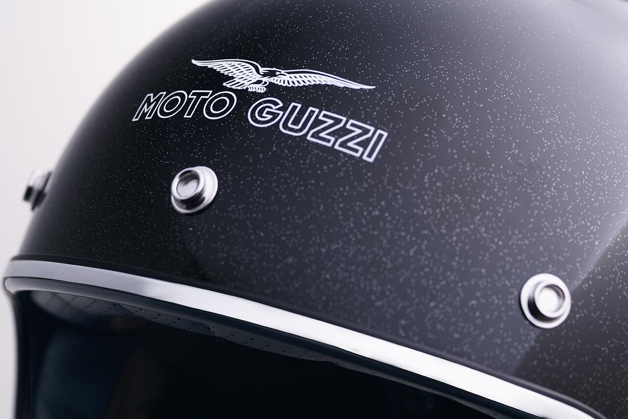 MOTO GUZZI ブラックメタリックジェットヘルメット