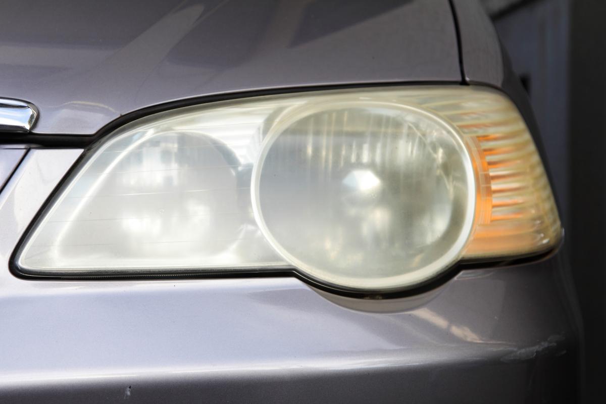 長年乗ったクルマのヘッドライトが暗い場合の対処法とは Web Cartop の写真 自動車情報サイト 新車 中古車 Carview