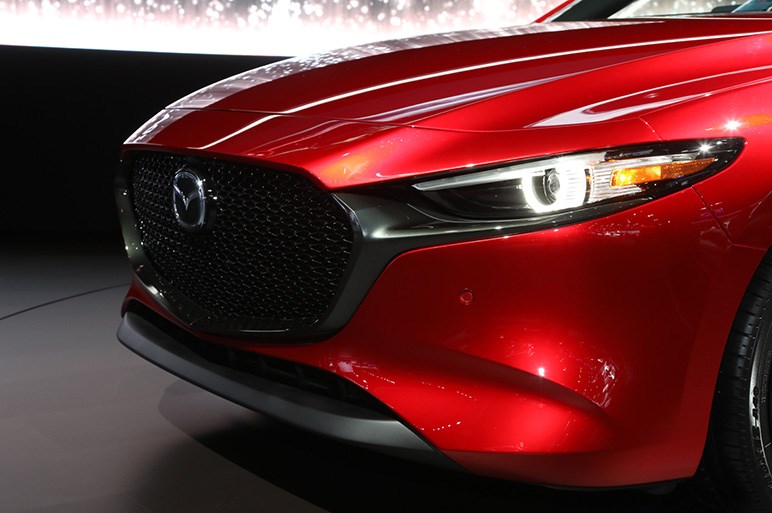 主査とチーフデザイナーに聞くmazda3の違い 狙い こだわり Carview 自動車情報サイト 新車 中古車 Carview