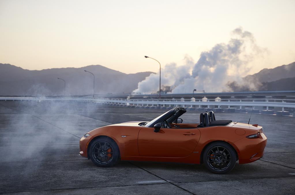 マツダ ロードスター30周年記念車が レーシングオレンジ をまとって登場 Mazda Mx 5 Miata 30th Anniversary Edition Motorfan 自動車情報サイト 新車 中古車 Carview