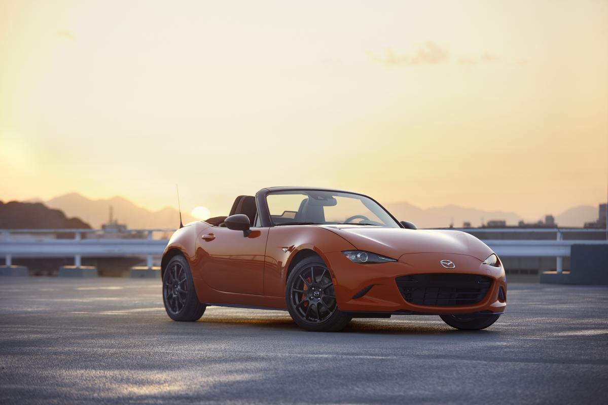 マツダ ロードスター30周年記念車が レーシングオレンジ をまとって登場 Mazda Mx 5 Miata 30th Anniversary Edition Motorfan 自動車情報サイト 新車 中古車 Carview
