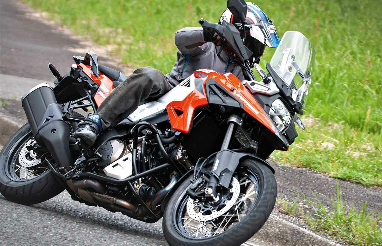 新型Vストローム1050XTの『走り』が激変！コスパどころの話じゃない!?／SUZUKI V-Strom1050XT