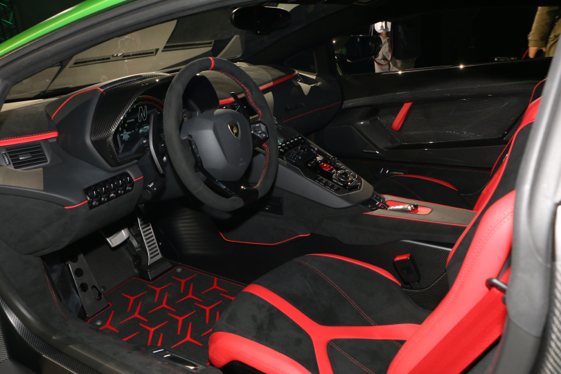 夜の横浜にあらゆるランボルギーニが集った 幻のモデルも展示されたlamborghini Day Japan 18とは Gq Japan の写真 18ページ目 自動車情報サイト 新車 中古車 Carview