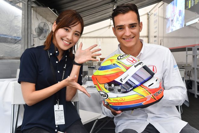 ヘルメットはドライバーの顔 アレックス パロウ 日本に住んでレース